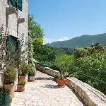Holiday Home With Hot Tub Svinisce, Omis - 25178 Kučiće