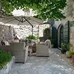 펜션 Holiday Home With Hot Tub Svinisce, Omis - 25178 Kučiće