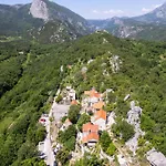 Holiday Home With Hot Tub Svinisce, Omis - 25178 펜션 Kučiće