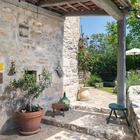 Holiday Home With Hot Tub Svinisce, Omis - 25178 펜션