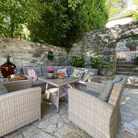 Holiday Home With Hot Tub Svinisce, Omis - 25178 Kučiće
