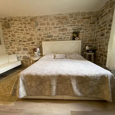 펜션 Holiday Home With Hot Tub Svinisce, Omis - 25178 *