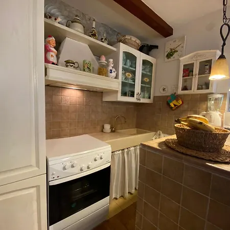 Holiday Home With Hot Tub Svinisce, Omis - 25178 펜션